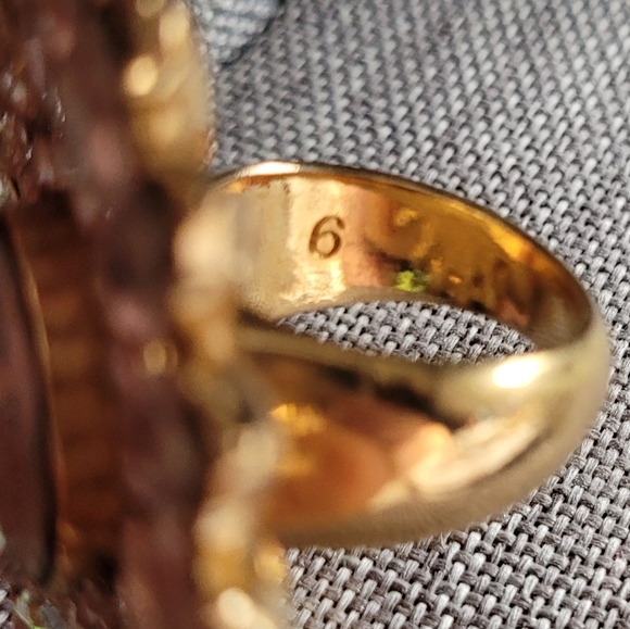 Banana Republic Gold and Crystal Size 6 Statement Ring - Picture 4 of 4